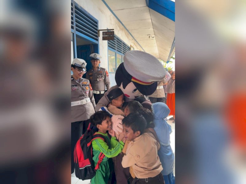 Polwan dan 'Bona' Hadir Beri Hiburan Edukatif dalam Program Makanan Bergizi Murid SD di Maros