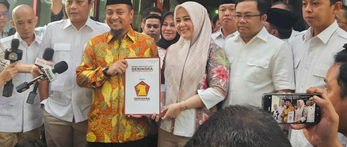 Pasangan bakal Cagub dan Cawagub Sulsel Andi Sudirman Sulaiman-Fatmawati Rusdi saat menerima rekomendasi B1 KWK Partai Gerindra. (IST) Pasangan bakal Cagub dan Cawagub Sulsel Andi Sudirman Sulaiman-Fatmawati Rusdi saat menerima rekomendasi B1 KWK Partai Gerindra. (IST)