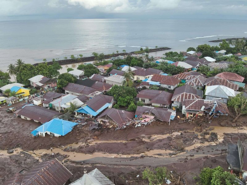13 Warga Tewas, Banjir Bandang Terjang Kelurahan Rua di Maluku Utara