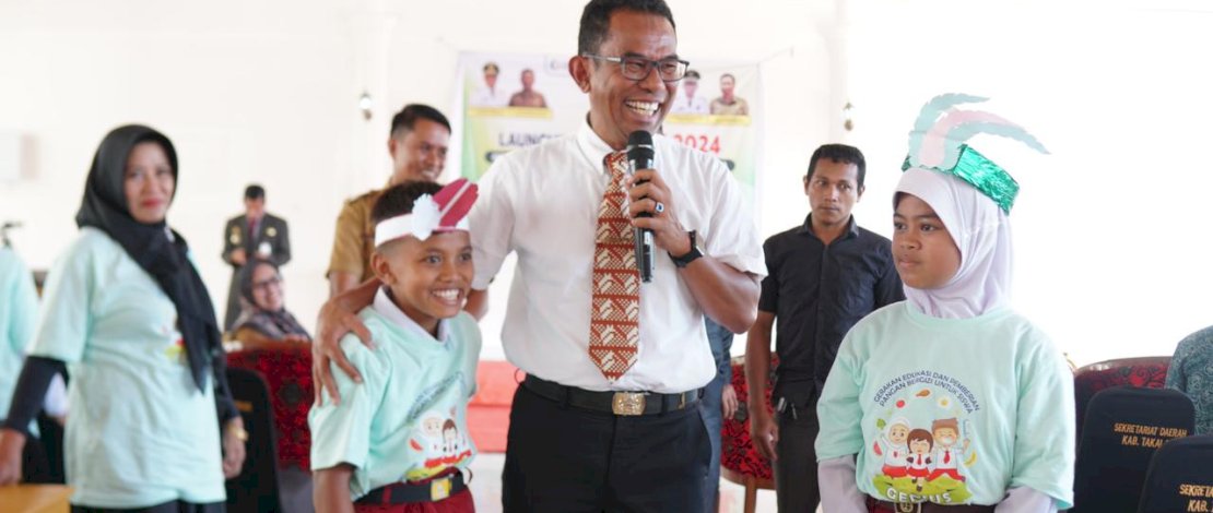 Pj Bupati Setiawan Aswad secara resmi membuka peluncuran Gerakan Edukasi Pangan dan Gizi (GENIUS) di Kabupaten Takalar, yang dipusatkan di Baruga Panrannuang, Senin, 26 Agustus 2024. Pj Bupati Setiawan Aswad secara resmi membuka peluncuran Gerakan Edukasi Pangan dan Gizi (GENIUS) di Kabupaten Takalar, yang dipusatkan di Baruga Panrannuang, Senin, 26 Agustus 2024.