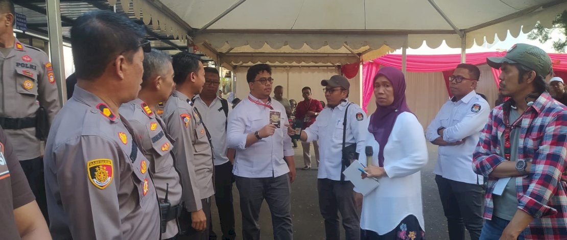 KPU Makassar menggelar gladi pendaftaran paslon Wali Kota dan Wakil Wali Kota Makassar. KPU Makassar menggelar gladi pendaftaran paslon Wali Kota dan Wakil Wali Kota Makassar.