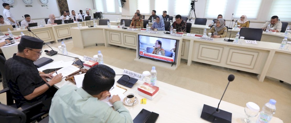 Komite I DPD RI mengadakan RDP dengan Gubernur Sulawesi Tengah, Penjabat (Pj) Gubernur Sulawesi Selatan, dan Pj. Gubernur Sulawesi Barat, di Ruang Rapat Majapahit, Lantai 3, Gedung DPD RI, Kompleks Parlemen, Senayan, Jakarta, Senin, 26 Agustus 2024. Komite I DPD RI mengadakan RDP dengan Gubernur Sulawesi Tengah, Penjabat (Pj) Gubernur Sulawesi Selatan, dan Pj. Gubernur Sulawesi Barat, di Ruang Rapat Majapahit, Lantai 3, Gedung DPD RI, Kompleks Parlemen, Senayan, Jakarta, Senin, 26 Agustus 2024.