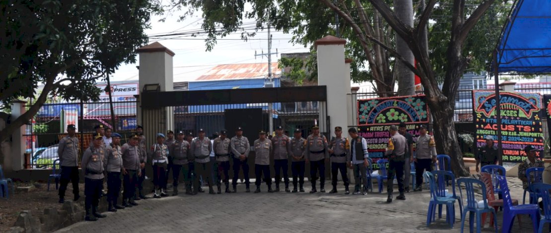 Pelantikan 40 anggota DPRD Jeneponto untuk periode 2024-2029 berlangsung lancar dan aman di Gedung DPRD Jeneponto, Jalan Pahlawan Kelurahan Empoang, Kecamatan Binamu, Kabupaten Jeneponto.