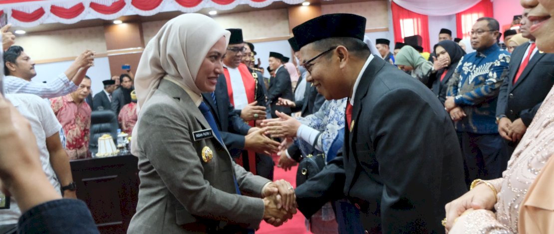 Bupati Luwu Utara, Indah Putri Indriani, menghadiri pelantikan 35 Anggota DPRD Luwu Utara, Selasa, 27 Agustus 2024.