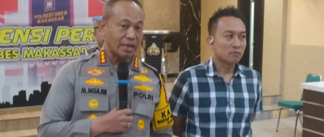 Kapolrestabes Makassar Kombes Mokhamad Ngajib didampingi Kasatreskrim Kompol Devi Sujana. Kapolrestabes Makassar Kombes Mokhamad Ngajib didampingi Kasatreskrim Kompol Devi Sujana.