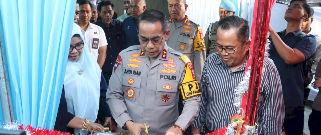 Kapolda Sulsel Andi Rian R Djajadi meresmikan pembangunan sumur bor di Jalan Tinumbu, Kecamatan Bontoala, Kota Makassar, pada Rabu, 28 Agustus 2024. Kapolda Sulsel Andi Rian R Djajadi meresmikan pembangunan sumur bor di Jalan Tinumbu, Kecamatan Bontoala, Kota Makassar, pada Rabu, 28 Agustus 2024.