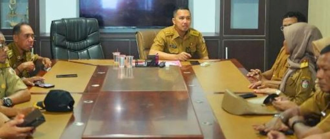 Camat Makassar Gelar Rapat Koordinasi Bahas Perda Retribusi Sampah Bersama Seluruh Lurah