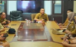 Camat Makassar Gelar Rapat Koordinasi Bahas Perda Retribusi Sampah Bersama Seluruh Lurah
