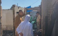 Camat Makassar Dampingi Indira Yusuf Ismail Tinjau Lokasi Kebakaran&nbsp;