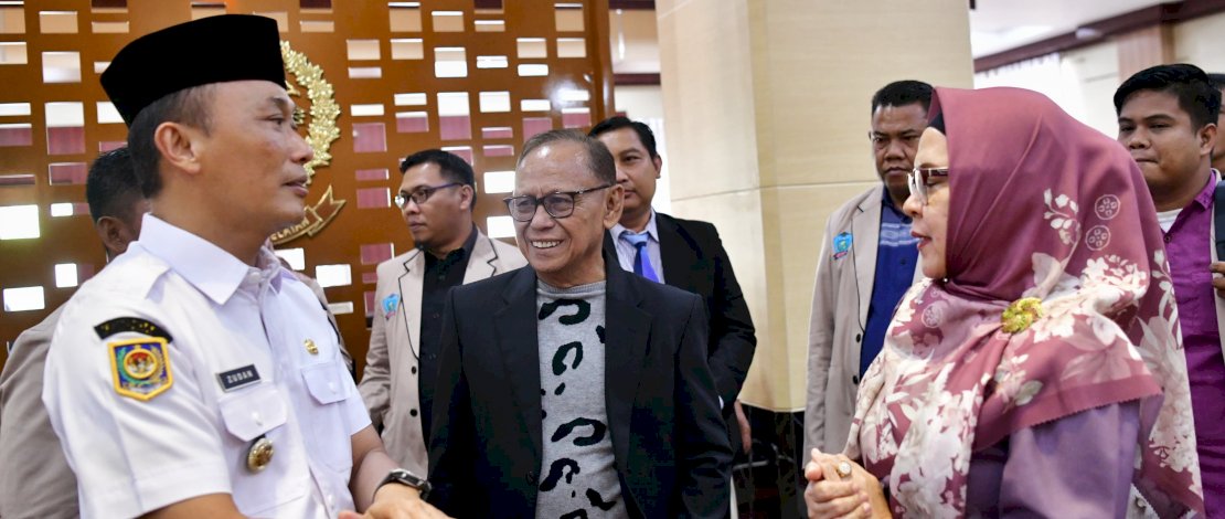 Pj Gubernur Sulsel, Prof Zudan Arif Fakrulloh menerima Rektor Universitas Bina Mandiri (UBM) Gorontalo, Dr. Titin Dunggio dan mahasiswanya, dalam kegiatan kunjungan kepakaran, di Kantor Gubernur Sulsel, Rabu, 28 Agustus 2024.