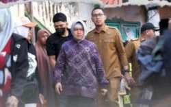 Camat Makassar Dampingi Ketua TP-PKK&nbsp; Indira Jusuf Ismail Kunjungi Korban Kebakaran di Maccini Gusung