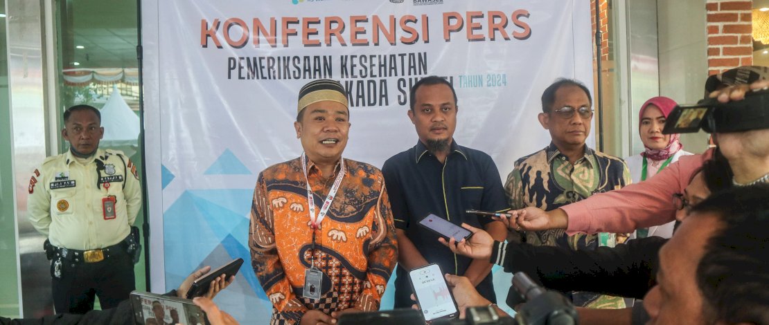 Ketua KPU Sulsel Hazbullah bersama Cagub Sulsel Andi Sudirman Sulaiman dan Dirut RSUP Wahidin Sudirhusodo Prof dr Syafri Kamsul Arif.