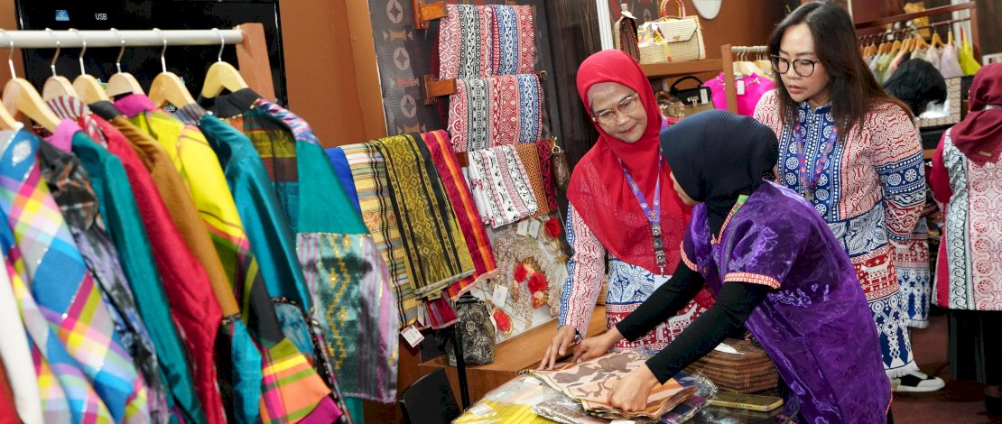 Dekranasda Provinsi Sulsel turut ikut terlibat dalam Pameran Kerajinan Nusantara Kriyanusa 2024.