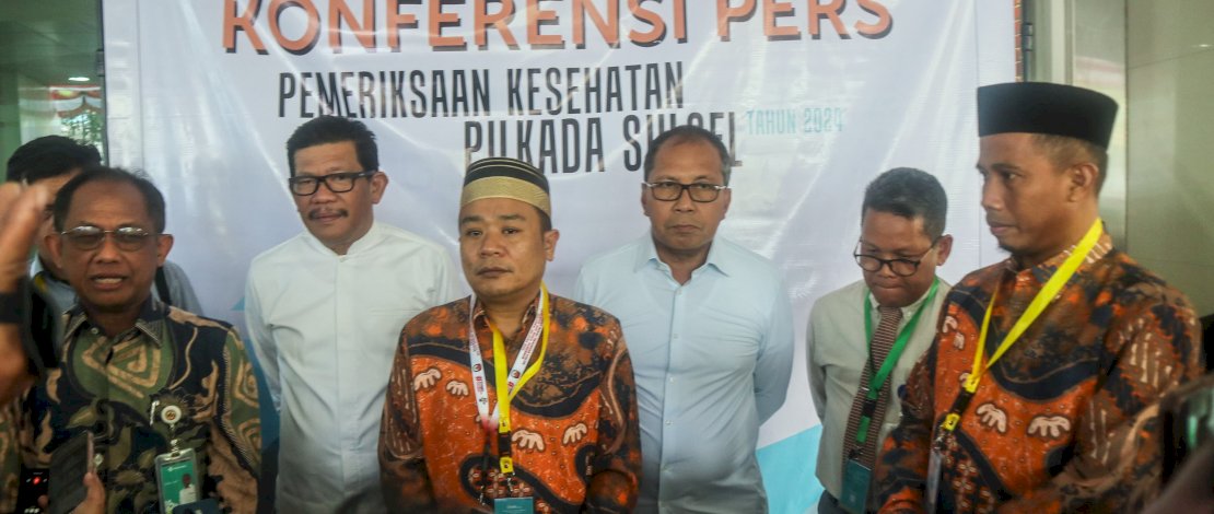 Ketua KPU Sulsel Hazbullah bersama Paslon Gubernur dan Wakil Gubernur Sulsel Moh Ramdhan Pomanto-Azhar Arsyad. Ketua KPU Sulsel Hazbullah bersama Paslon Gubernur dan Wakil Gubernur Sulsel Moh Ramdhan Pomanto-Azhar Arsyad.
