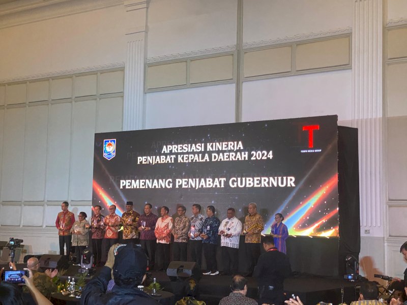 Prof Zudan Sabet Dua Penghargaan dari Mendagri