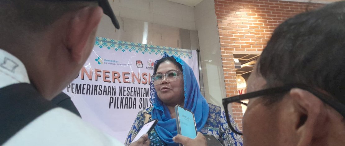 Bakal Cabup Sinjai, Nursanti saat pemeriksaan kesehatan di RSUP Wahidin Sudirohusodo. Bakal Cabup Sinjai, Nursanti saat pemeriksaan kesehatan di RSUP Wahidin Sudirohusodo.