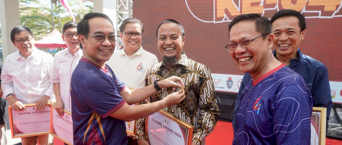 Penghargaan ini diterimaAndi Sudirman Sulaiman pada acara Puncak Dies Natalis Fakultas Teknik Universitas Hasanuddin ke-64 di Fakultas Teknik Unhas, Kabupaten Gowa, Sabtu 31 Agustus 2024.