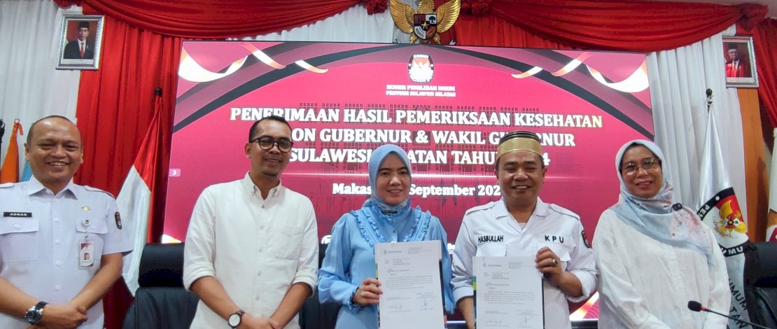 Ketua KPU Sulsel Hazbullah saat menerima hasil pemeriksaan kesehatan dua bakal paslon Gubernur dan Wakil Gubernur Sulsel dari RSUP Wahidin. Ketua KPU Sulsel Hazbullah saat menerima hasil pemeriksaan kesehatan dua bakal paslon Gubernur dan Wakil Gubernur Sulsel dari RSUP Wahidin.