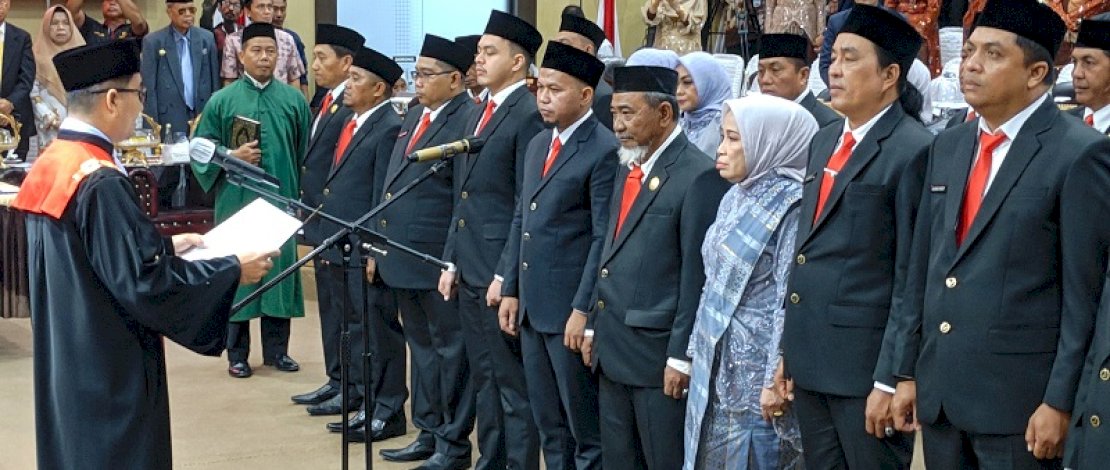 25 Anggota DPRD Kota Parepare Periode 2024-2029 Resmi Dilantik, Pj Wali Kota Tekankan Kompetensi dan Dedikasi 25 Anggota DPRD Kota Parepare Periode 2024-2029 Resmi Dilantik, Pj Wali Kota Tekankan Kompetensi dan Dedikasi