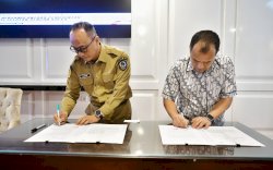 Pj Gubernur Prof Zudan - Presdir Kalla Group Teken MoU Kolaborasi Program CSR Pelestarian Lingkungan