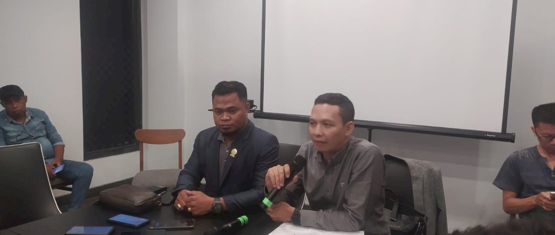 Penasihat hukum terdakwa kasus narkoba Ikving Lewa, Buyung Harjana Hamna dan Syahban Sartono.
