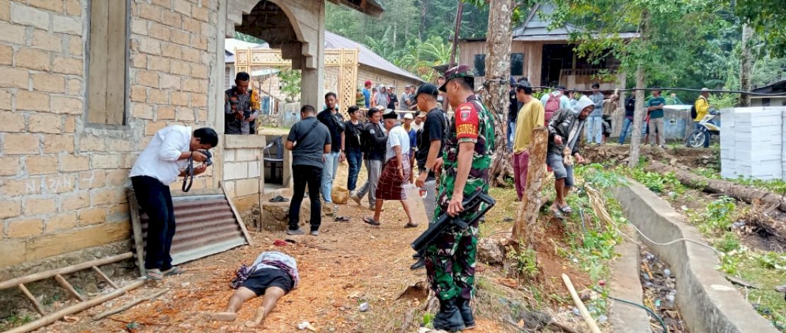 Polisi melakukan olah TKP kasus pembacokan lansia di Tondong Talasa, Pangkep. (IST( Polisi melakukan olah TKP kasus pembacokan lansia di Tondong Talasa, Pangkep. (IST(