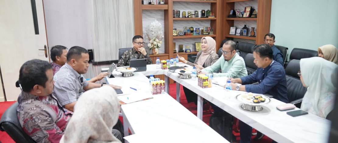 Direktur Pengembangan Usaha dan Operasional PT Sulawesi Citra Indonesia (SCI) Perseroda Sulsel, Aerin Nizar menemui Sekda Sulsel Jufri Rahman, Jumat, 6 September 2024. Direktur Pengembangan Usaha dan Operasional PT Sulawesi Citra Indonesia (SCI) Perseroda Sulsel, Aerin Nizar menemui Sekda Sulsel Jufri Rahman, Jumat, 6 September 2024.