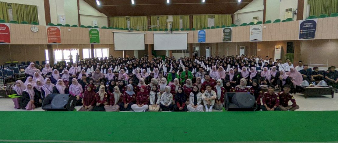 Fakultas Farmasi Universitas Muslim Indonesia (UMI) menggelar stadium general selama dua hari, 7 - 8 September 2024, yang diikuti 261 mahasiswa baru. 