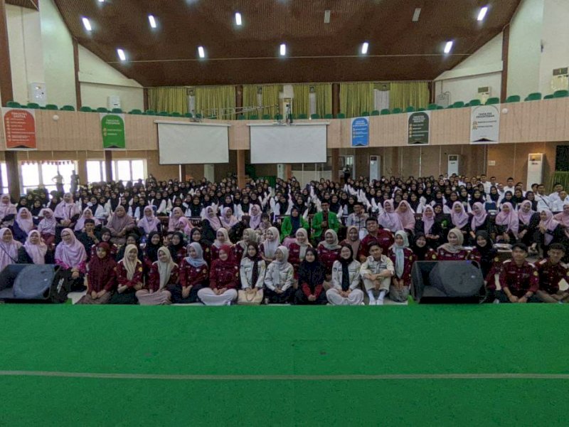 Sambut Mahasiswa Baru, Fakultas Farmasi UMI Gelar Stadium General Pharmacist and Artificial Intelligence