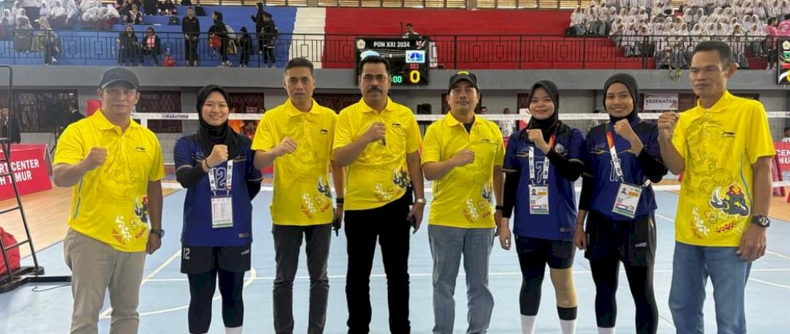 Penjabat (Pj) Bupati Pinrang Ahmadi Akil menghadiri seremoni pembukaan Pekan Olahraga Nasional (PON) XXI yang digelar di Stadion Harapan Bangsa, Lhong Raya, Banda Aceh, Senin, 9 September 2024.
