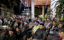 Ratusan Simpatisan UJI - SAH Nobar Timnas Vs Australia di Rumah Pemenangan