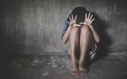 Makan Biskuit di Atas Kasur, Balita Dianiaya Ayah Kandung Hingga Memar