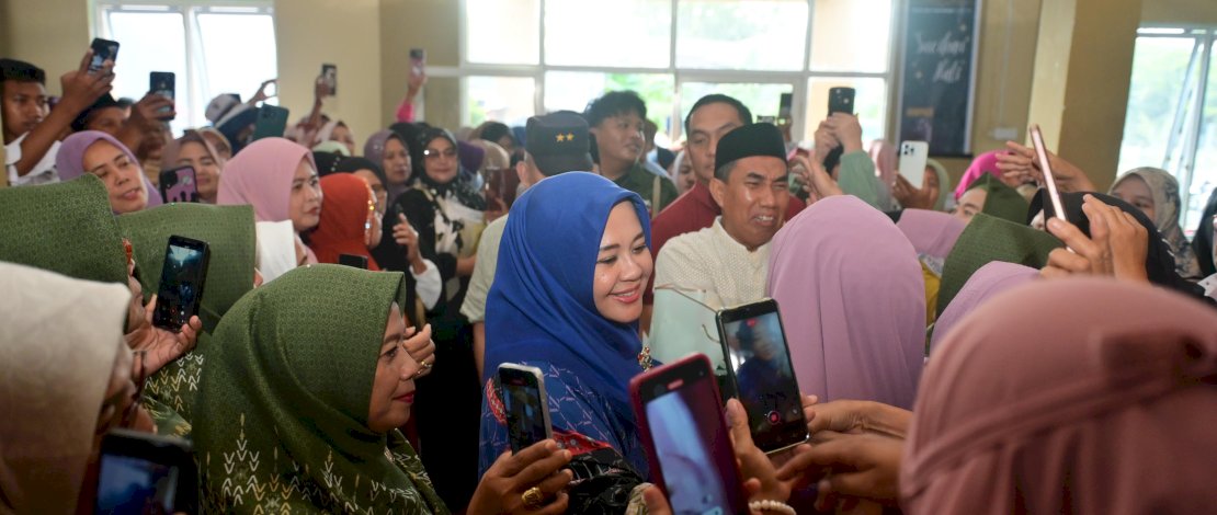 Fatmawati Rusdi Jadi Primadona Ribuan Anggota Majelis Taklim Takalar