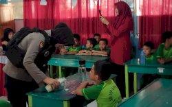 Dua Bulan Berjalan, Program Makan Sehat Bergizi Kapolda Sulsel Berlanjut di SD Inpres Kampus IKIP 