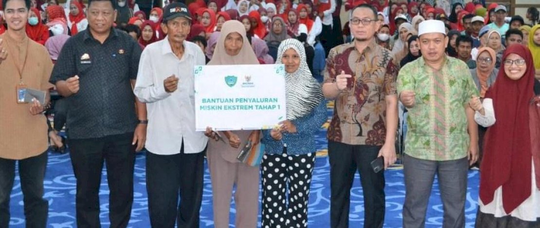 Sekretaris Daerah Maros Serahkan Bantuan Sosial Program BAZNAS