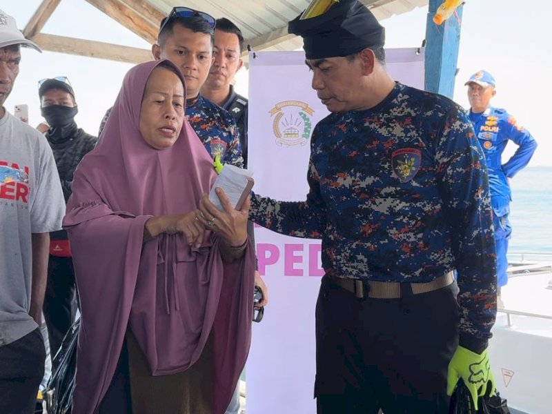 Kunjungi Pulau Lae-lae, Kapolda Sulsel Ingatkan Warga Bahaya Hoaks