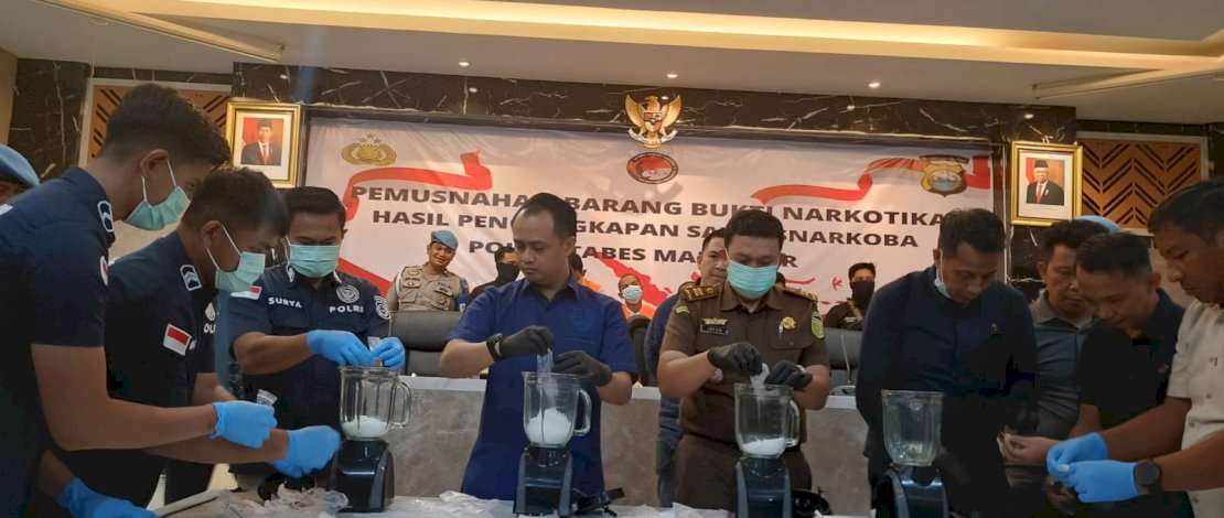 Polrestabes Makassar memusnahkan barang bukti narkotika jenis sabu seberat 1,1 kilogram dengan cara diblender, Selasa, 17 September 2024. Polrestabes Makassar memusnahkan barang bukti narkotika jenis sabu seberat 1,1 kilogram dengan cara diblender, Selasa, 17 September 2024.