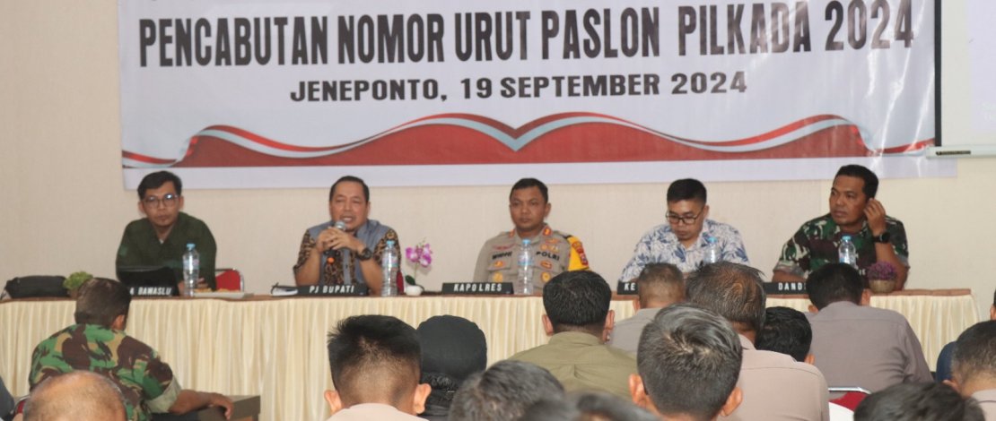 Polres Jeneponto menggelar rapat koordinasi untuk mematangkan persiapan pengundian nomor urut, pada Pemilihan Kepala Daerah (Pilkada) Serentak 2024, di Cafe Premier, Kamis, 19 September 2024.