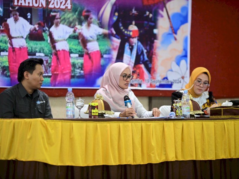 Pemkab Lutra Komitmen Lestarikan dan Kembangkan Kesenian Tradisional 