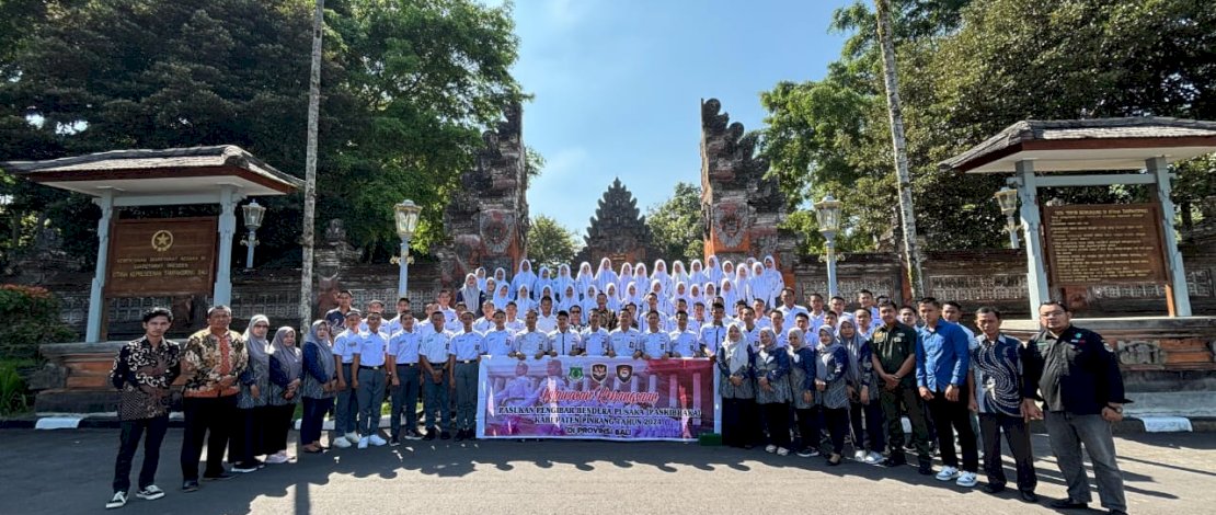 Purna Paskibra Kabupaten Pinrang, Sulawesi Selatan (Sulsel) melakukan tour wawasan kebangsaan di Provinsi Bali. Purna Paskibra Kabupaten Pinrang, Sulawesi Selatan (Sulsel) melakukan tour wawasan kebangsaan di Provinsi Bali.