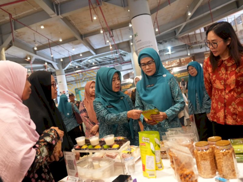 Buka Peluang Pasar UMKM, Pj Ketua PKK Sulsel Ninuk Zudan Buka Gelar Produk Olahan Tanaman Pangan