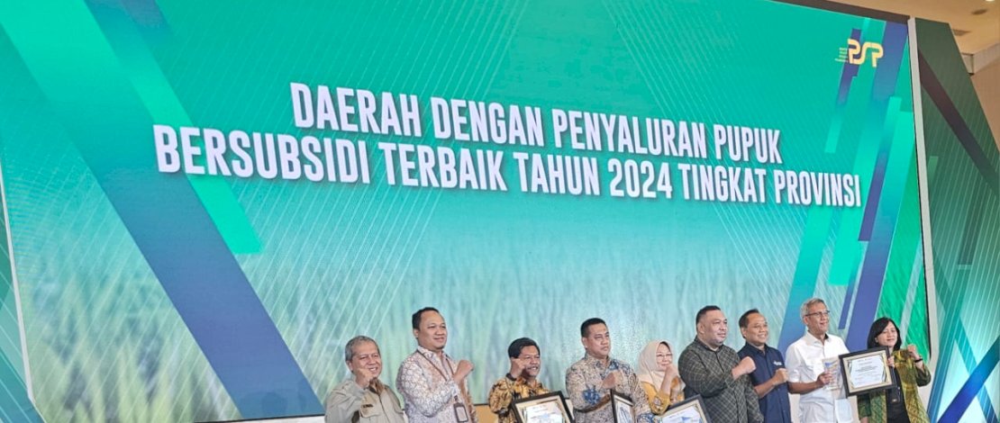 Dinas Tanaman Pangan, Hortikultura, dan Perkebunan (TPHBun) Provinsi Sulsel kembali menunjukkan prestasinya dengan menyabet penghargaan sebagai daerah dengan kinerja penyaluran pupuk bersubsidi terbaik tingkat provinsi. Dinas Tanaman Pangan, Hortikultura, dan Perkebunan (TPHBun) Provinsi Sulsel kembali menunjukkan prestasinya dengan menyabet penghargaan sebagai daerah dengan kinerja penyaluran pupuk bersubsidi terbaik tingkat provinsi.