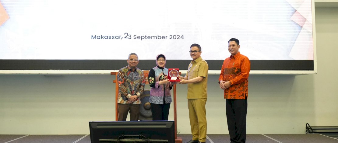 Sekertaris Daerah Provinsi Sulawesi Selatan Jufri Rahman membuka kegiatan Focus Group Discussion (FGD) Sensus Ekonomi (SE) 2026 yang diselenggarakan Badan Pusat Statistik (BPS), di Hotel Grand Claro, Makassar, Senin 23 September 2024. Sekertaris Daerah Provinsi Sulawesi Selatan Jufri Rahman membuka kegiatan Focus Group Discussion (FGD) Sensus Ekonomi (SE) 2026 yang diselenggarakan Badan Pusat Statistik (BPS), di Hotel Grand Claro, Makassar, Senin 23 September 2024.