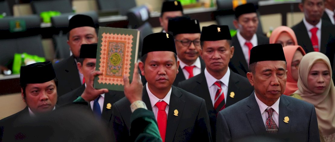 Pengambilan sumpah anggota DPRD Sulsel periode 2024-2029. Pengambilan sumpah anggota DPRD Sulsel periode 2024-2029.