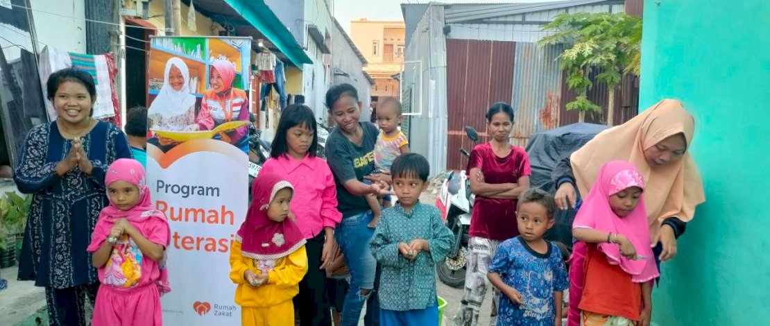 Salah satu program Rumah Zakat Sulsel dalam bidang pendidikan adalah Program Literasi, yang dilaksanakan di Jalan Dg Tantu Lorong 9 Rappokalling. 
