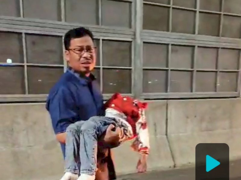Rekaman Aksi Heroik Muzayyin Arief Evakuasi Anak Owner Pallubasa Serigala Beredar Luas