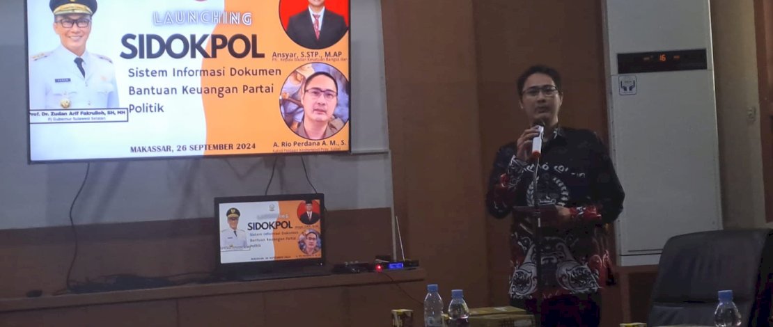 Kepala Bidang Politik Dalam Negeri Badan Kesbangpol Sulsel, Andi Rio Perdana, menjelaskan terkait aplikasi Sidokpol saat launching.
