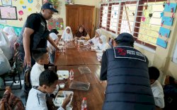 Program Jumat Berkah Kapolda Sulsel, Bagikan Makanan Sehat Hingga Hiburan Edukasi Influencer Makassar