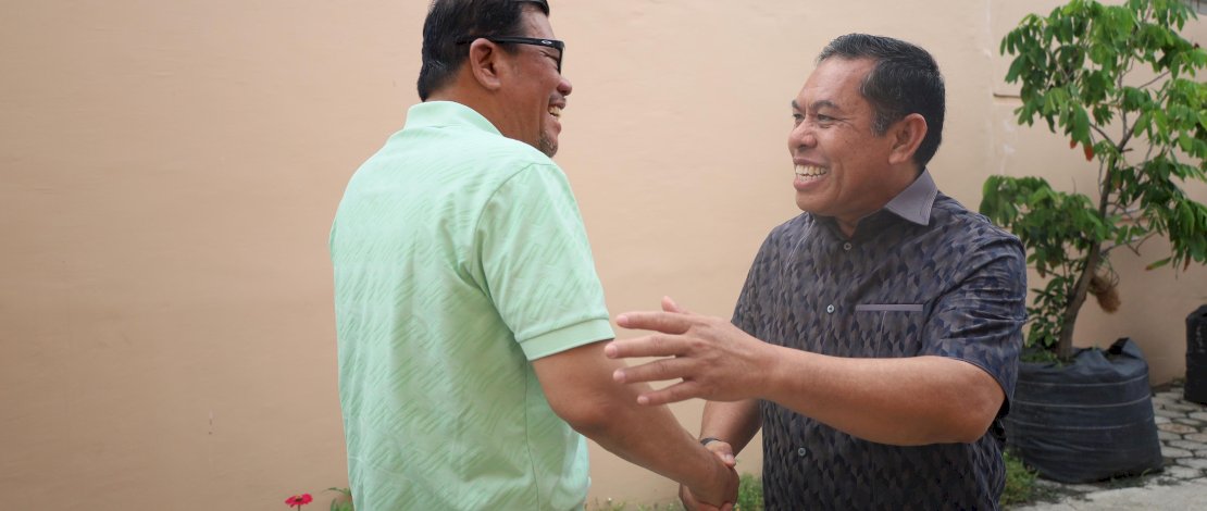 Cagub Sulsel Azhar Arsyad saat bertemu dengan Ketua PKS Sidrap Mahmud Yusuf. (IST) Cagub Sulsel Azhar Arsyad saat bertemu dengan Ketua PKS Sidrap Mahmud Yusuf. (IST)