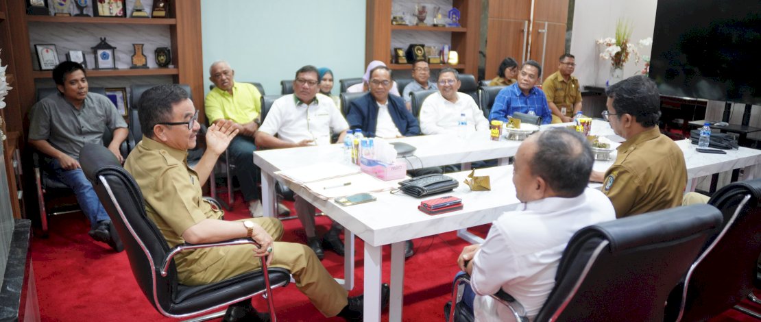 Sekertaris Daerah Provinsi Sulsel, Jufri Rahman, menerima audiensi pengurus Asosiasi Pengusaha Indonesia (Apindo) Sulsel, di ruang kerjanya, di Kantor Gubernur, Senin 30 September 2024.